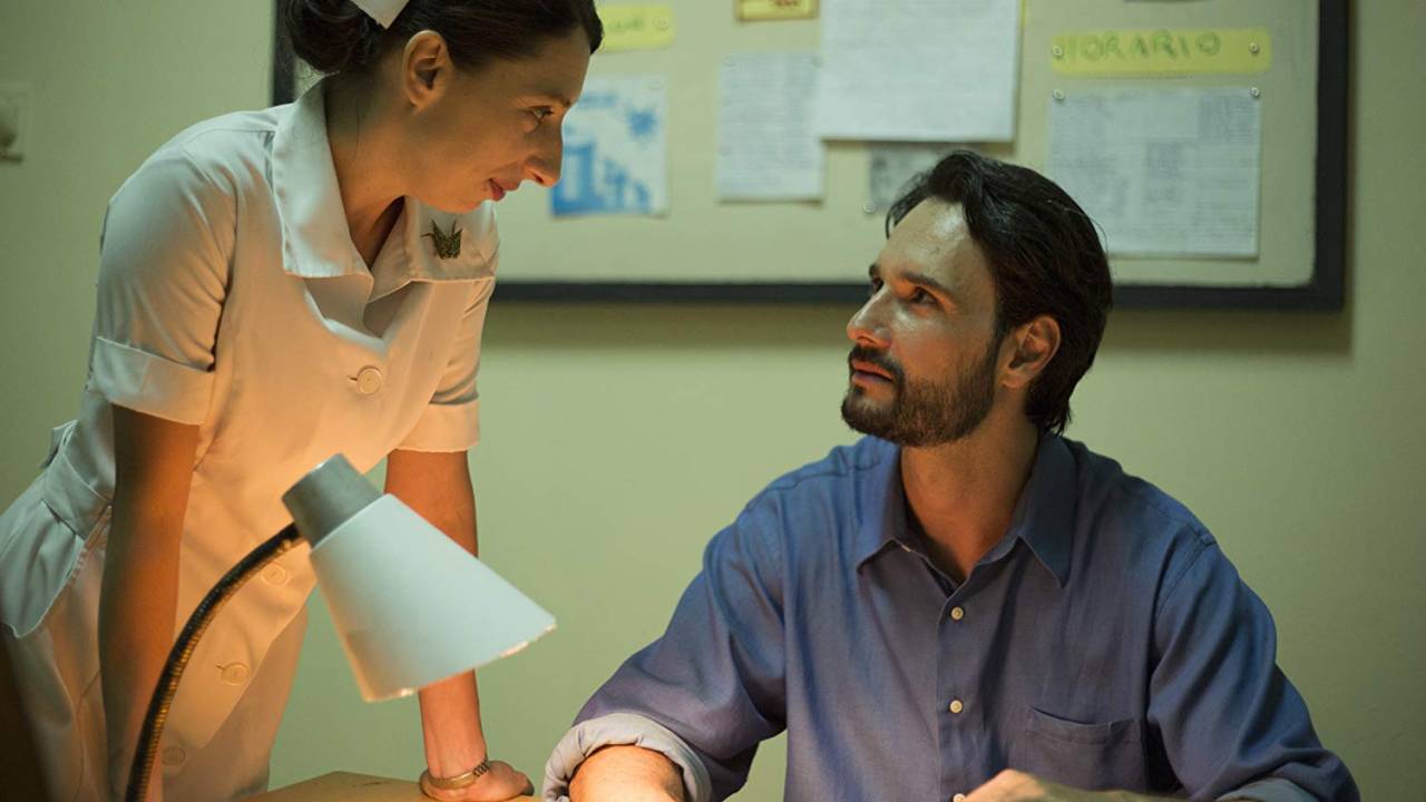 Maricel Álvarez e Rodrigo Santoro em cena de 'O Tradutor'