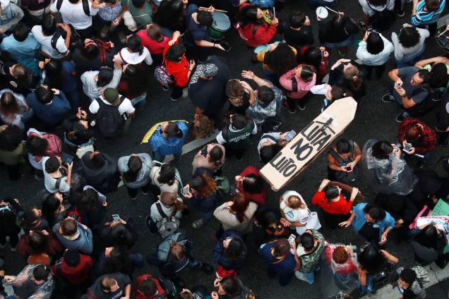 Manifestantes protestam contra os cortes na área da educação e pesquisa anunciados pelo Governo Federal, em São Paulo (SP) - 15/05/2019