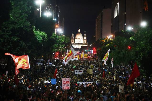 Manifestantes protestam contra o corte de verbas de universidades, no Rio de Janeiro (RJ) - 15/05/2019