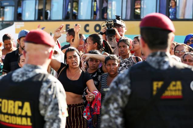 Parentes de presos protestam na frente de complexo penitenciário, após massacres serem registrados em diversos presídios de Manaus (AM) - 27/05/2019 Parentes de presos protestam na frente de complexo penitenciário, após massacres serem registrados em diversos presídios de Manaus (AM) - 27/05/2019