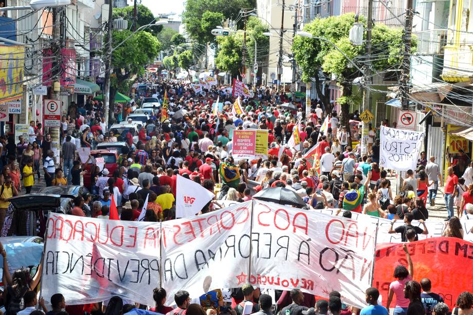 Salvador registra atos contra o corte de verba nas universidades - 30/05/2019