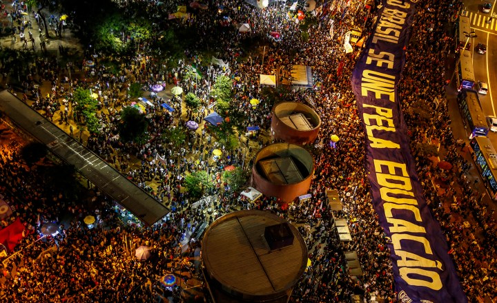 Centenas de pessoas fazem ato no Rio de Janeiro em defesa de Israel