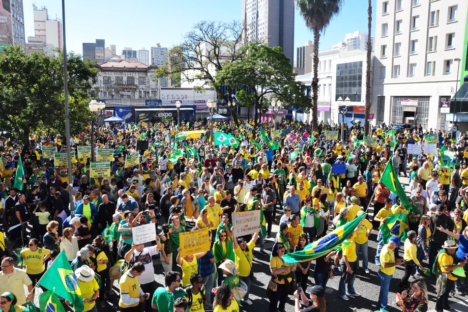 Protesto em apoio ao governo do presidente Jair Bolsonaro, realizado no Largo do Rosário, em Campinas (SP) - 26/05/2019