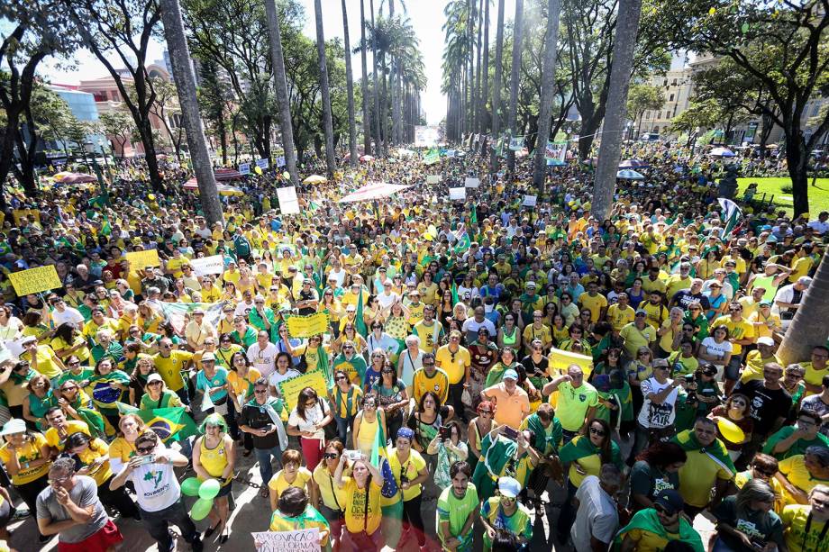 Protesto em apoio ao governo do presidente Jair Bolsonaro, na Praça da Liberdade, em Belo Horizonte (MG) - 26/05/2019 Protesto em apoio ao governo do presidente Jair Bolsonaro, na Praça da Liberdade, em Belo Horizonte (MG) - 26/05/2019