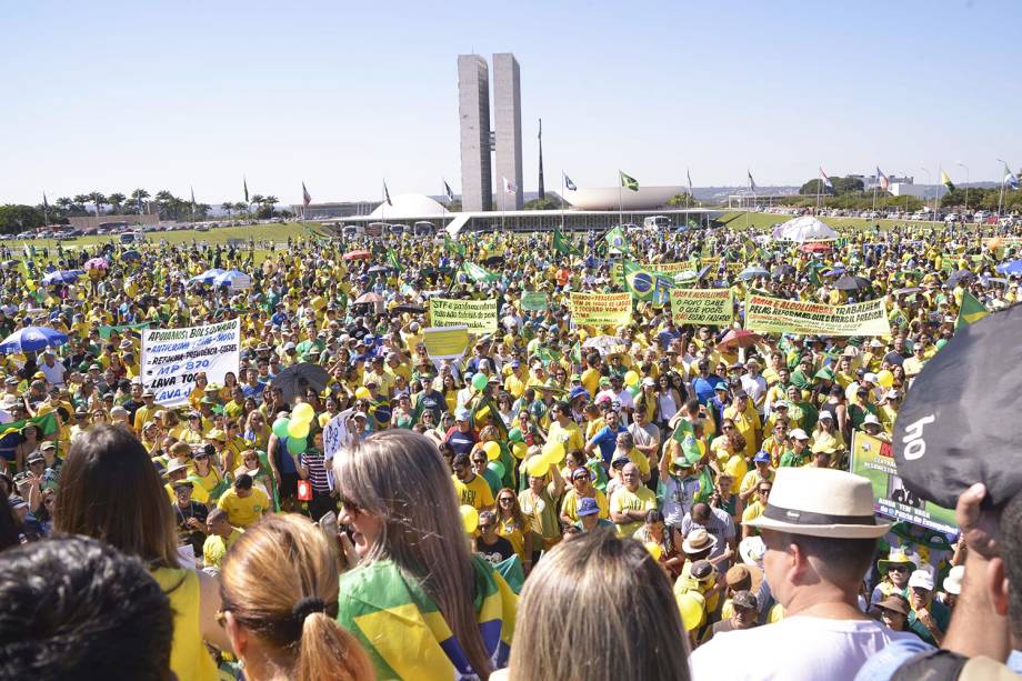 Manifestantes realizam protesto em apoio ao governo do presidente Jair Bolsonaro em Brasília (DF) - 26/05/2019 Manifestantes realizam protesto em apoio ao governo do presidente Jair Bolsonaro em Brasília (DF) - 26/05/2019