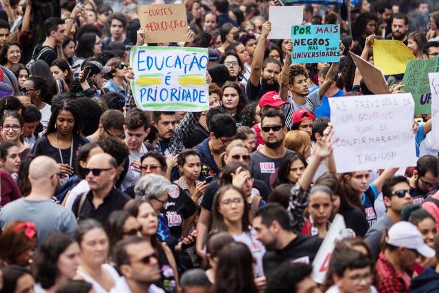 Protesto na Avenida Paulista, em São Paulo, contra o contingenciamento de verbas pelo Ministério da Educação - 15/05/2019