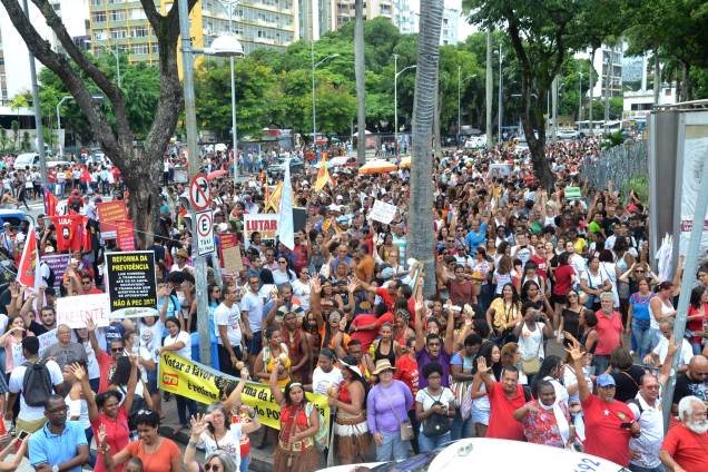 Manifestação contra cortes na educação, na Praça do Campo Grande, em Salvador (BA) - 15/05/2019