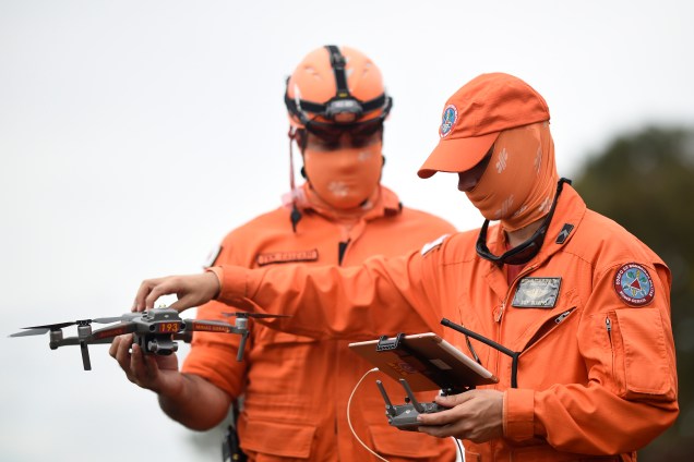 Membros do Corpo de Bombeiros utilizam drone para procurar possíveis vitimas em meio à lama, 100 dias após o rompimento da barragem da mineradora Vale, localizada na mina Córrego do Feijão, em Brumadinho (MG) - 03/05/2019