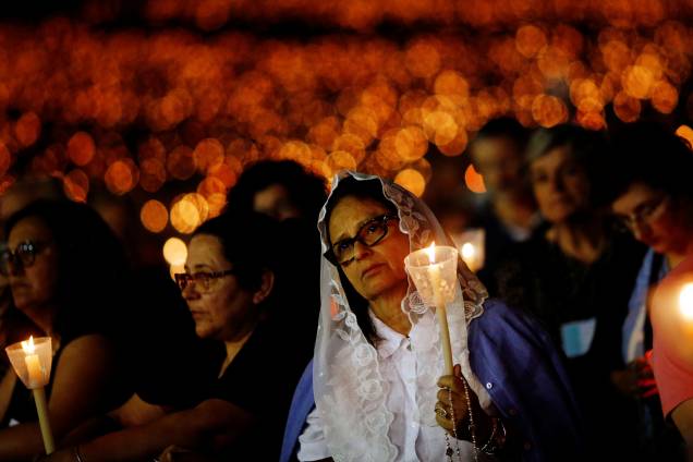 Milhares de peregrinos católicos chegam todos os anos ao Santuário de Nossa Senhora de Fátima e participam das missas em honra a Virgem Maria Milhares de peregrinos católicos chegam todos os anos ao Santuário de Nossa Senhora de Fátima e participam das missas em honra a Virgem Maria