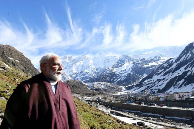 O primeiro-ministro Narendra Modi: meditação no Himalaia e oferendas a Shiva no final das eleições