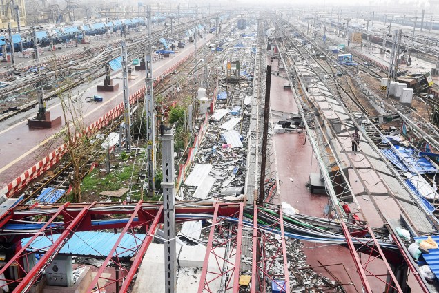 Estação ferroviária é destruída após a passagem do ciclone Fani na cidade de Puri, localizada no estado indiano de Odisha - 04/05/2019