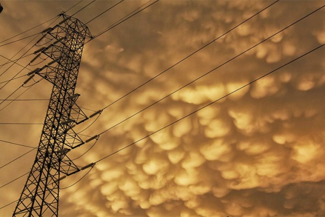 Nuvens mammatocumulus são fotografadas na céu da cidade de São Paulo (SP) .Recebe esse nome pois sua formação assemelha-se a uma mama.