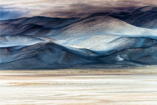 Imagem vencedora da categoria Arte da Natureza, mostra Salar de Antofalla, uma das maiores salinas do mundo, localizada na Argentina