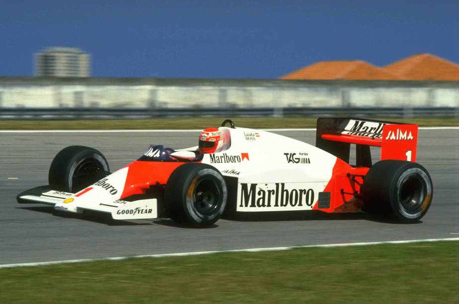 Niki Lauda correndo pela McLaren no GP do Brasil, no Rio de Janeiro, em 1985