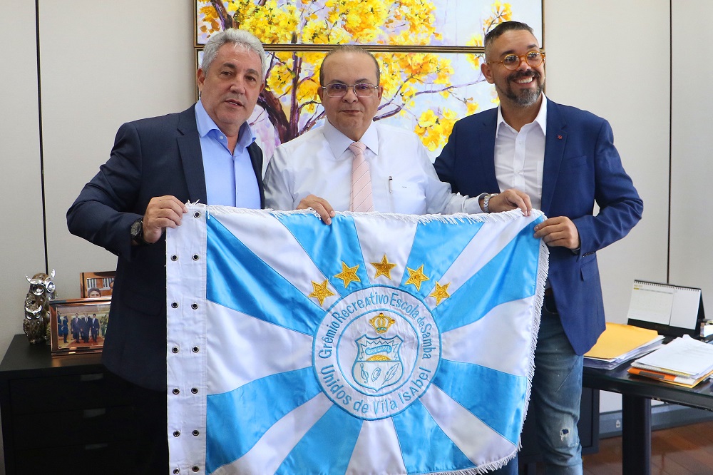 Patrocínio de Ibaneis para escola de samba tem dedo de Picciani