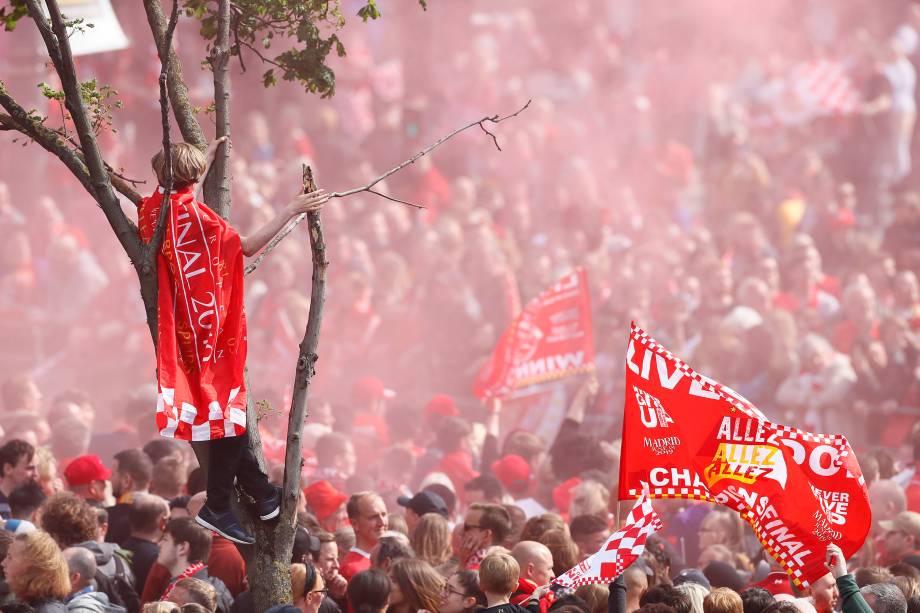 Campeões europeus chegam à cidade inglesa e desfilam em carro aberto para festejar com a torcida a conquista do troféu pela sexta vez - 02/062019