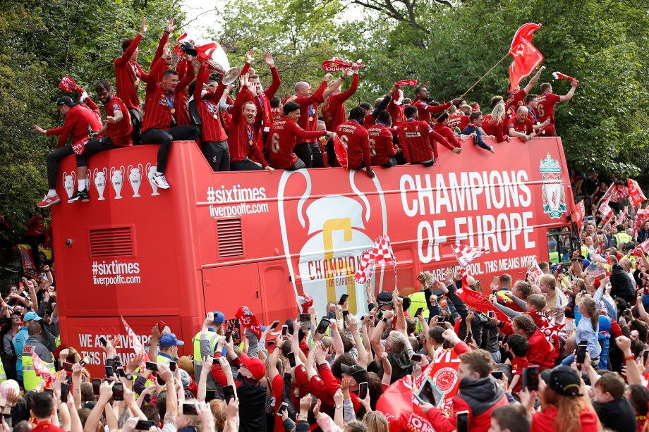 Campeões europeus chegam à cidade inglesa e desfilam em carro aberto para festejar com a torcida a conquista do troféu pela sexta vez - 02/062019