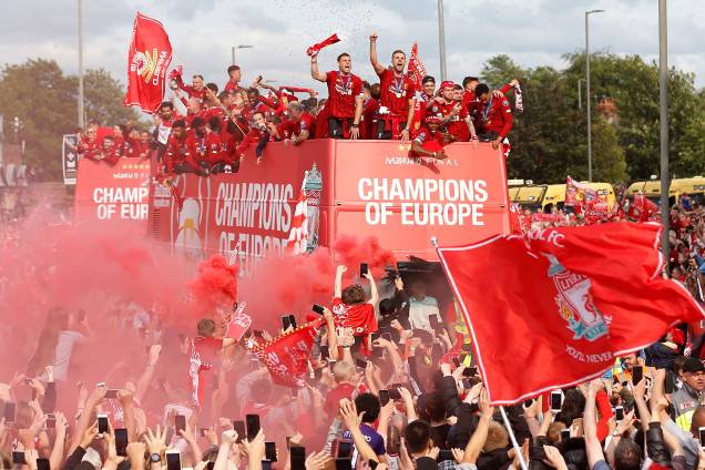 Campeões europeus chegam à cidade inglesa e desfilam em carro aberto para festejar com a torcida a conquista do troféu pela sexta vez - 02/062019 Campeões europeus chegam à cidade inglesa e desfilam em carro aberto para festejar com a torcida a conquista do troféu pela sexta vez - 02/062019