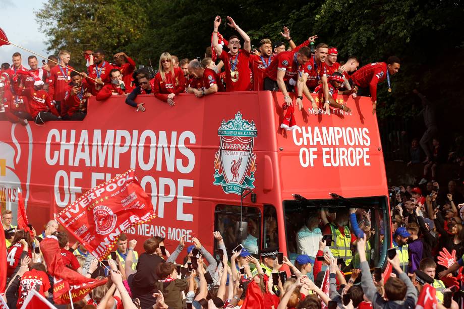 Campeões europeus chegam à cidade inglesa e desfilam em carro aberto para festejar com a torcida a conquista do troféu pela sexta vez - 02/062019
