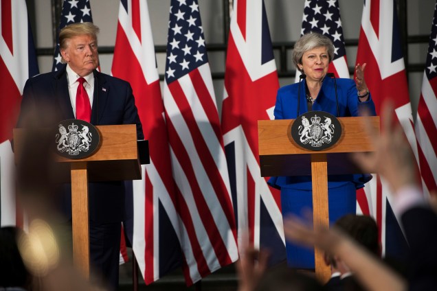 A primeira-ministra britânica Theresa May e o presidente dos EUA, Donald Trump, participam de uma coletiva em Londres - 04/06/2019