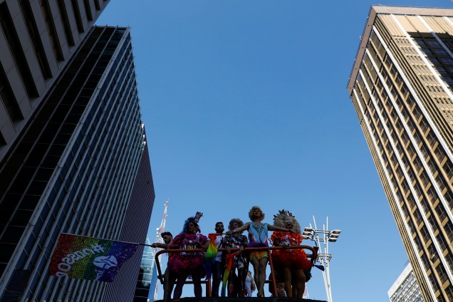 A 23ª edição da Parada do Orgulho LGBT na Avenida Paulista, <span>considerada a maior do mundo, reuniu 3 milhões de pessoas neste domingo (23). Ao todo, 19 trios elétricos desfilaram por cerca de sete horas de apresentações e teve a participação de uma ex-integrante do grupo Spice Girls, a cantora britânica Mel C </span>- 23/06/2019