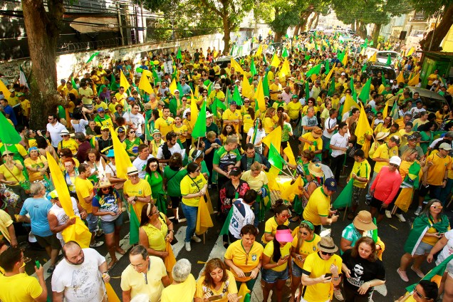 Manifestantes participam de ato em apoio ao ministro da Justiça e da Segurança Pública, Sergio Moro, e à Operação Lava Jato, na Avenida Nazaré, centro de Belém (PA) - 30/06/2019