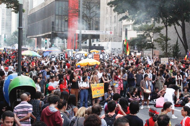 Manifestantes se reúnem em protesto contra reforma da Previdência, realizado em frente ao Museu de Arte de São Paulo (Masp), na avenida Paulista - 14/06/2019