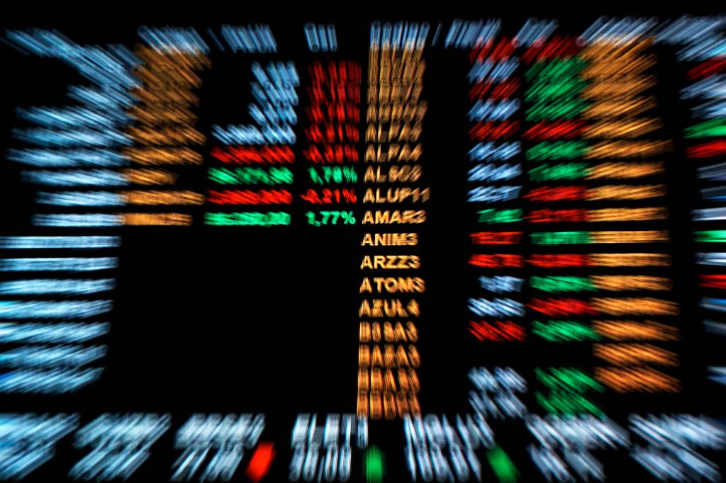 Ibovespa recua após recorde histórico e mercado questiona fôlego do rali