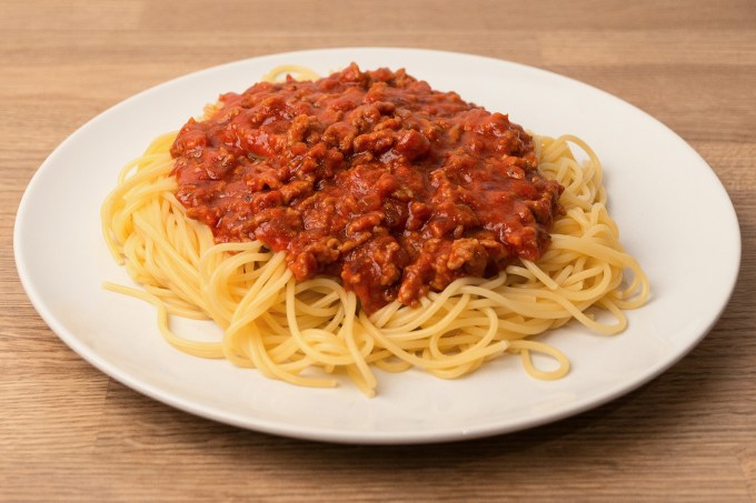 Espaguete com ragu à bolonhesa