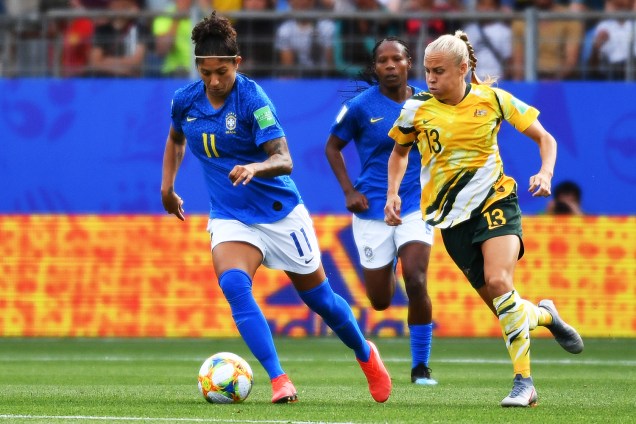 Cristiane, jogadora da Seleção Brasileira, disputa lance com Tameka Yallop, da Austrália, durante partida válida pelo grupo C da Copa do Mundo - 13/06/2019