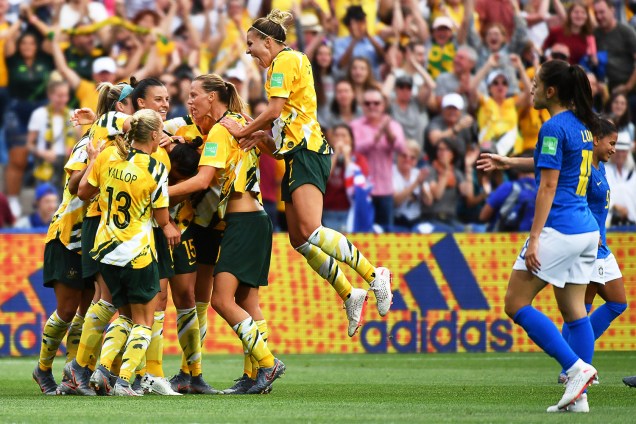 Jogadoras australianas comemoram segundo gol da equipe durante partida contra a Seleção Brasileira, válida pelo grupo C da Copa do Mundo  - 13/06/2019