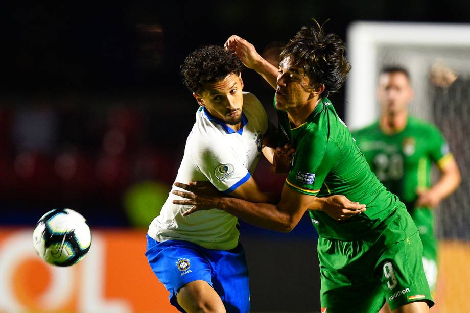 Marquinhos disputa lance com Marcelo Martins,durante partida entre Brasil e Bolívia, válida pela Copa América - 14/06/2019