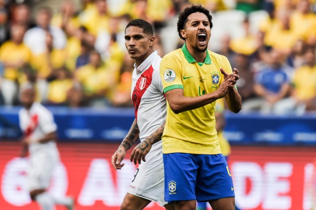 Marquinhos e Paolo Guerrero, jogadores do Brasil e do Peru, durante partida válida pelo grupo A da Copa América - 22/06/2019