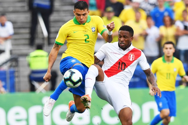 Thiago Silva e Jefferson Farfan, jogadores do Brasil e do Peru, durante partida válida pelo grupo A da Copa América - 22/06/2019