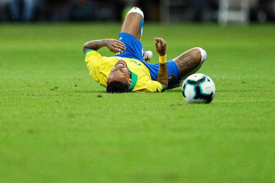 Neymar se machuca durante amistoso entre Brasil e Catar, realizado no estádio Mané Garrincha, em Brasília (DF) - 05/06/2019