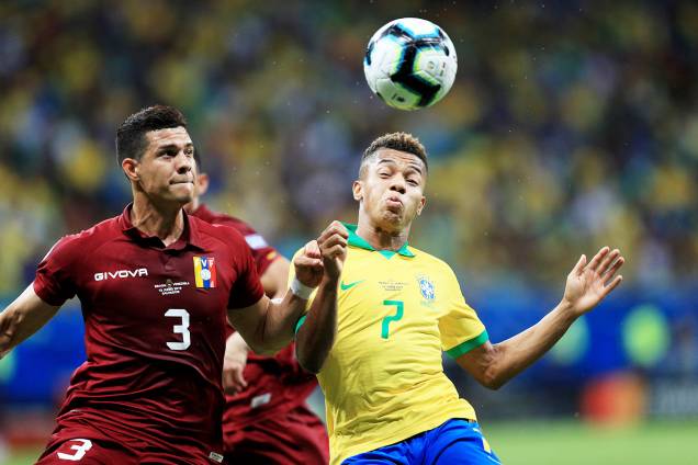 David Neres disputa lance com Yordan Osorio, durante partida entre Brasil e Venezuela, válida pela segunda rodada do grupo A da Copa América, realizada na Arena Fonte Nova, em Salvador (BA) - 18/06/2019