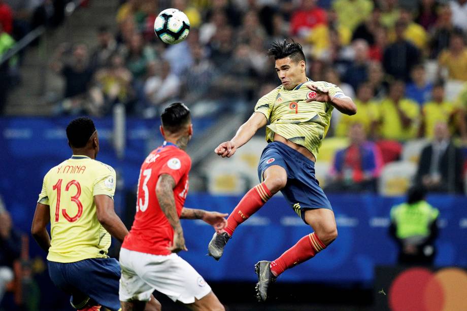 Falcao García cabeceia bola durante partida entre Colômbia e Chile, válida pelas quartas de final da Copa América, realizada na Arena Corinthians, em São Paulo (SP) - 28/06/2019