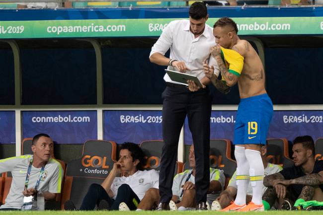 Matheus Bachi, o filho e auxiliar do técnico Tite