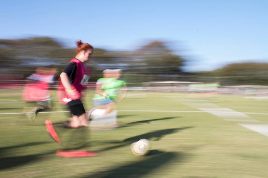 Adolescentes participam de sessãode treinos durante peneira do futebol Feminino Sub-17 - 25/06/2019