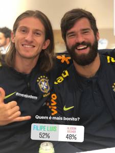 Filipe Luís e Alisson brincam na concentração