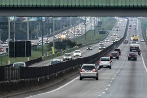 Tráfego de veículos na Rodovia Anchieta em São Paulo