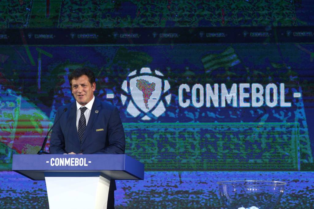 Quem é o presidente da Conmebol, que foi duramente repreendido por declarações