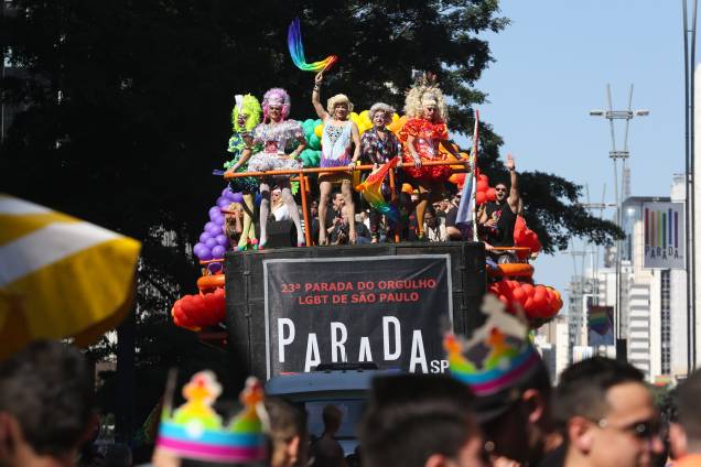 A 23ª edição da Parada do Orgulho LGBT na Avenida Paulista, <span>considerada a maior do mundo, reuniu 3 milhões de pessoas neste domingo (23). Ao todo, 19 trios elétricos desfilaram por cerca de sete horas de apresentações e teve a participação de uma ex-integrante do grupo Spice Girls, a cantora britânica Mel C </span>- 23/06/2019 A 23ª edição da Parada do Orgulho LGBT na Avenida Paulista, <span>considerada a maior do mundo, reuniu 3 milhões de pessoas neste domingo (23). Ao todo, 19 trios elétricos desfilaram por cerca de sete horas de apresentações e teve a participação de uma ex-integrante do grupo Spice Girls, a cantora britânica Mel C </span>- 23/06/2019