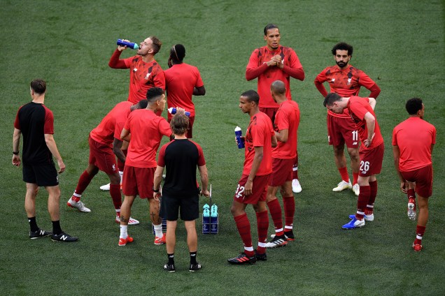 Jogadores do Liverpool aquecem antes da final da liga de campeões de UEFA entre Tottenham Hotspur e Liverpool no Estádio Wanda Metropolitano - 01/06/2019