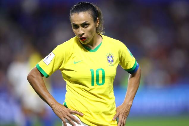 Jogadora Marta desolada após a Seleção da França derrotar o Brasil na prorrogação em jogo válido pela Copa do Mundo Feminina 2019 Oitavas de final - 23/06/2019