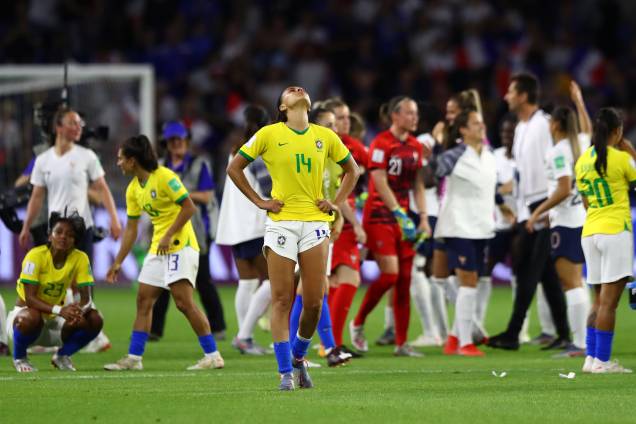 Jogadoras francesas comemoram vitória no jogo entre França e Brasil, válido pela Copa do Mundo Feminina 2019 Oitavas de final - 23/06/2019