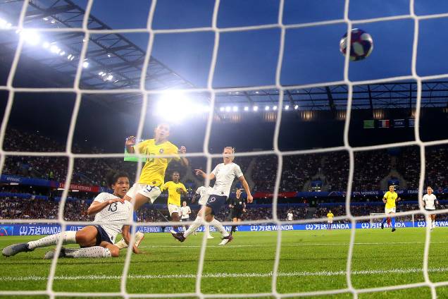 Jogadora francesa Valerie Gauvin comemora  o segundo gol da França no jogo entre França e Brasil,  válido pela Copa do Mundo Feminina 2019 Oitavas de final - 23/06/2019