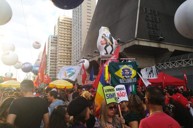 Manifestantes se reúnem na Avenida Paulista, região central de São Paulo (SP), para protestarem contra a reforma da previdência e os cortes de verbas na educação - 14/06/2019