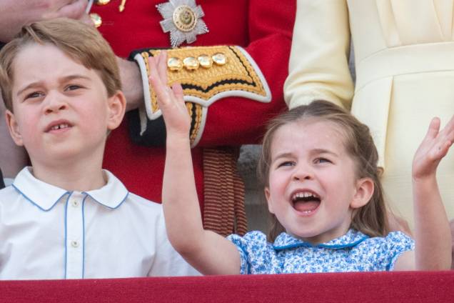 Príncipe George e a princesa Charlotte acompanham exibição de caças durante a parada Trooping the Colour, que celebra o aniversário da rainha Elizabeth II - 08/06/2019