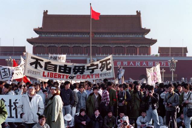 Estudante reunidos na Praça Tiananmen, em Pequim - 14/05/1989